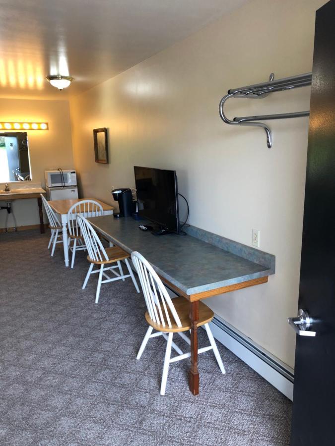 Village Inn Motel Chatham Exterior photo