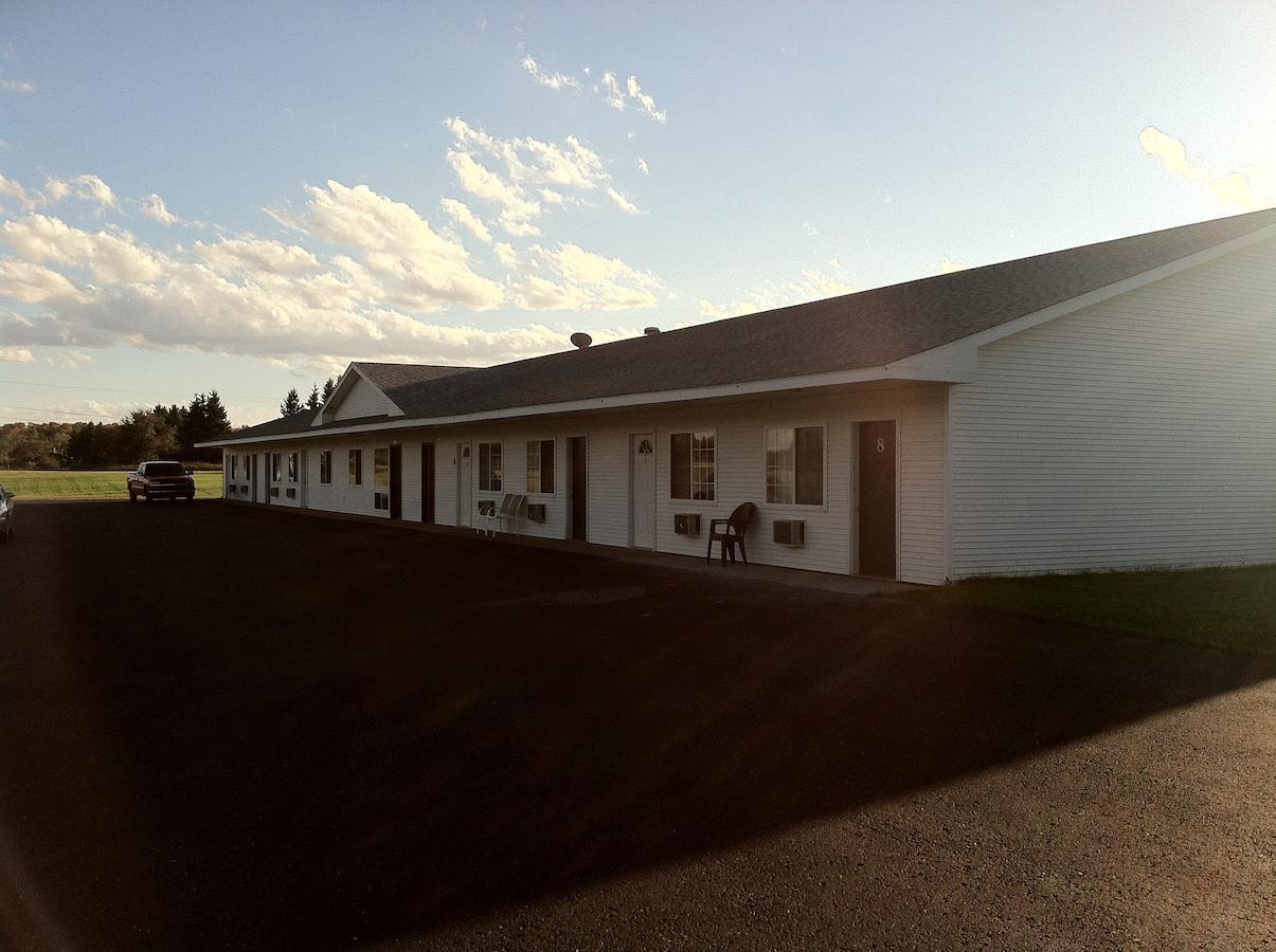 Village Inn Motel Chatham Exterior photo